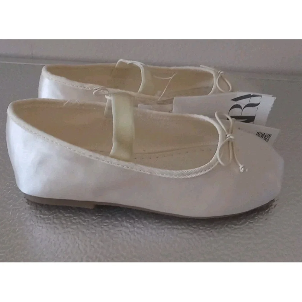 Zara Girl Satin Ivory Strap Ballerina Style Kids Shoes Size‎ 9 (25)
